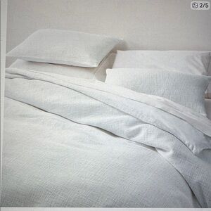 Crate & Barrel Lindstrom White Full/Queen 92’& 96’ Duvet Cover & Shams Beach